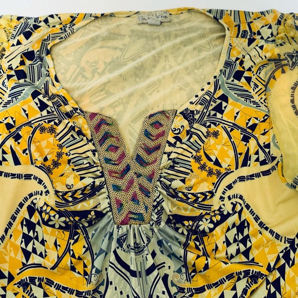 Live and Let Live Woman's Pull Over Size 2X Embellished V Neck Yellow Geometric - Picture 6 of 16